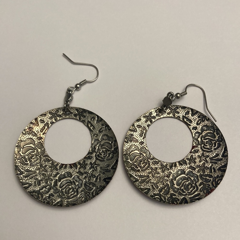Rose Flower Hoop Circle Earrings - Picture 15 of 16